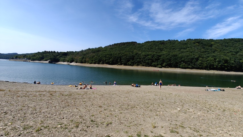 stuwdam bij Esch-sur-Sûre in Luxemburg