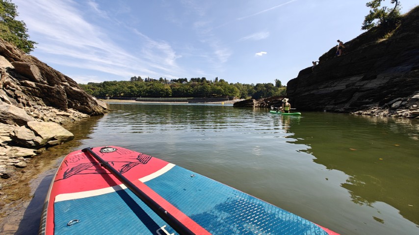 stuwdam bij Esch-sur-Sûre in Luxemburg